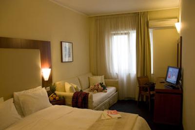 پلیس گرند هتل