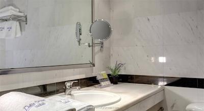 پلیس گرند هتل