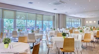 پلیس گرند هتل