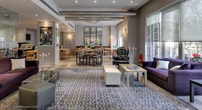 پلیس گرند هتل