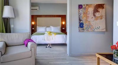 پلیس گرند هتل