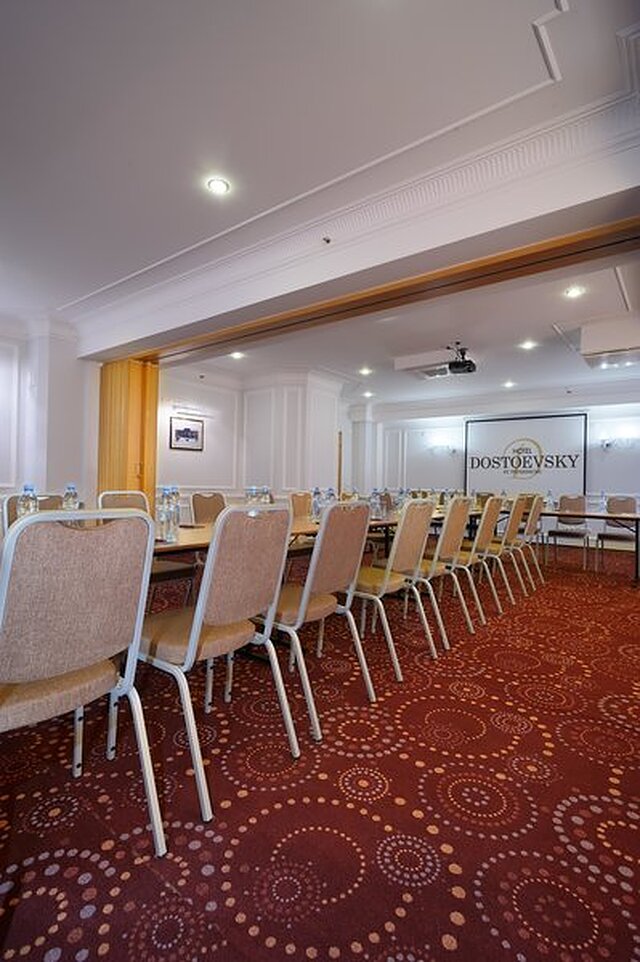 دوستوسکی هتل