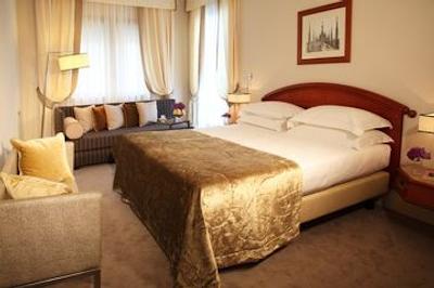 استارهتل رزا گرند