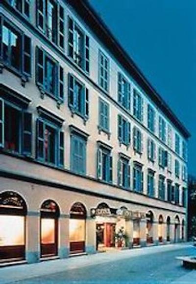 استارهتل رزا گرند