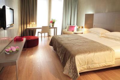 استارهتل رزا گرند