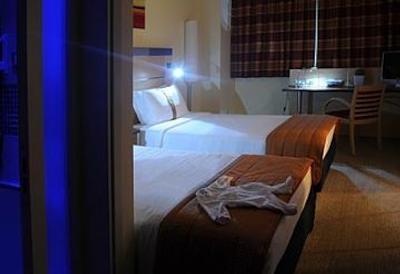 ای اچ هتلس میلانو گیویا