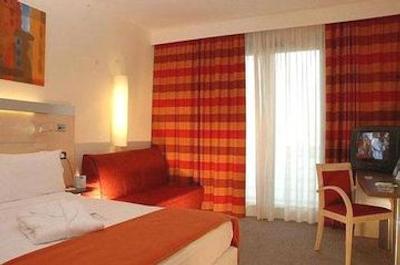 ای اچ هتلس میلانو گیویا