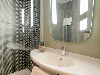 آیبیس میلانو سنترو