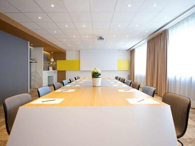 آیبیس میلانو سنترو