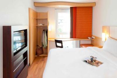 آیبیس میلانو سنترو