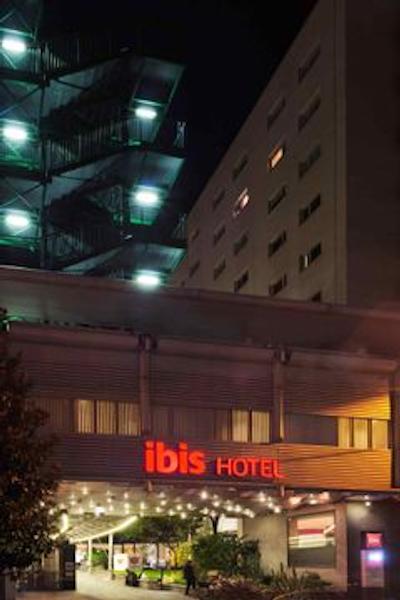 آیبیس میلانو سنترو