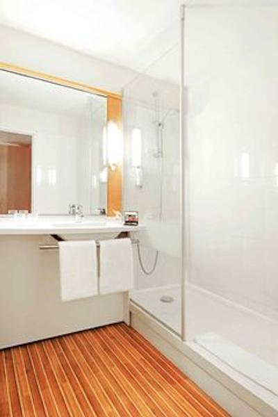 آیبیس میلانو سنترو