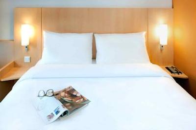 آیبیس میلانو سنترو