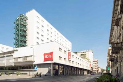 آیبیس میلانو سنترو