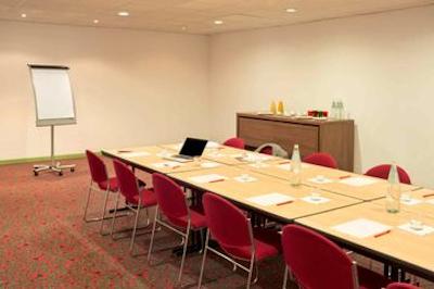 آیبیس میلانو سنترو