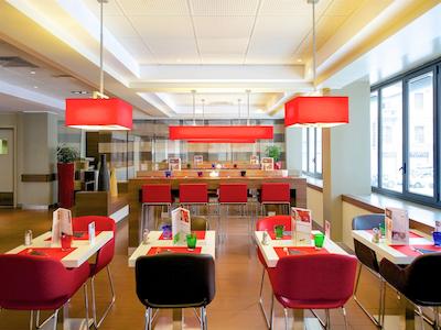 آیبیس میلانو سنترو