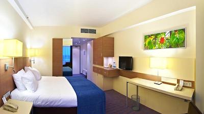 هالیدی این سن پترزبورگ مسکوسکی وروتا