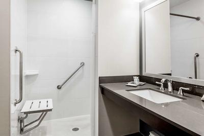 ویندهم گاردن نیاگارا فالز فالسویو هتل