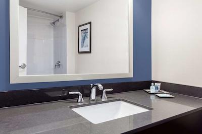 ویندهم گاردن نیاگارا فالز فالسویو هتل