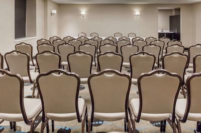 ویندهم گاردن نیاگارا فالز فالسویو هتل