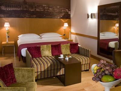 استارهتلس توریست