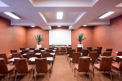 استارهتلس توریست