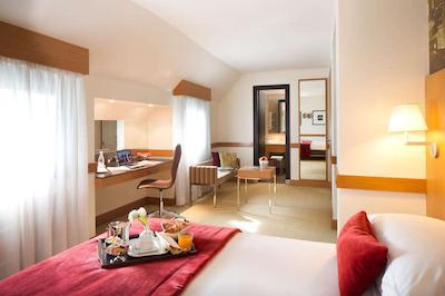 استارهتلس توریست