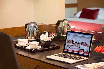 استارهتلس توریست