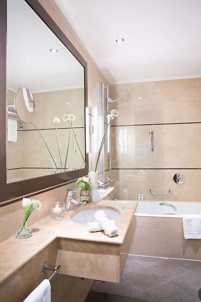 استارهتلس توریست