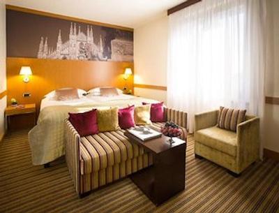 استارهتلس توریست