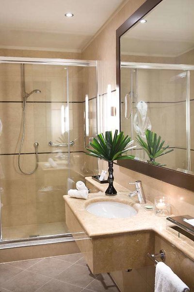 استارهتلس توریست