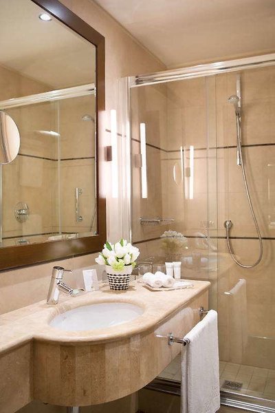 استارهتلس توریست