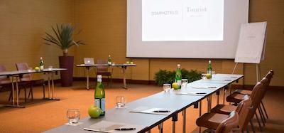 استارهتلس توریست