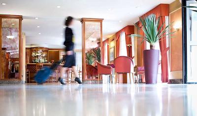 استارهتلس توریست