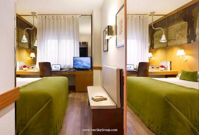 استارهتلس توریست