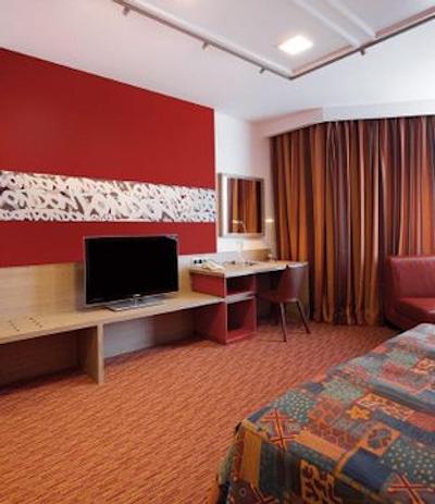 ردا استارز هتل