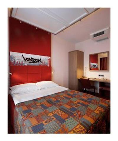 ردا استارز هتل