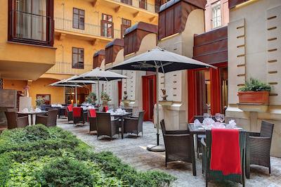 گرند مجستیک پلازا