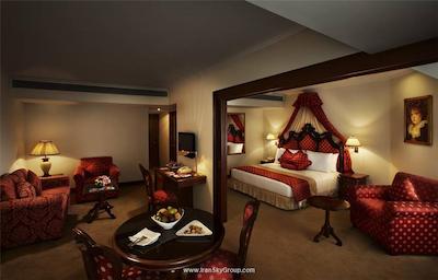 د رویال پلازا