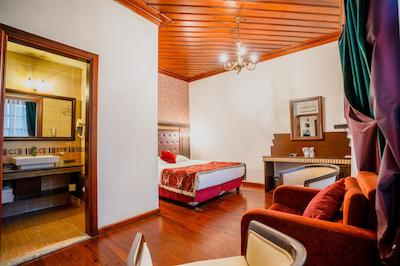 مدیترا آرت هتل