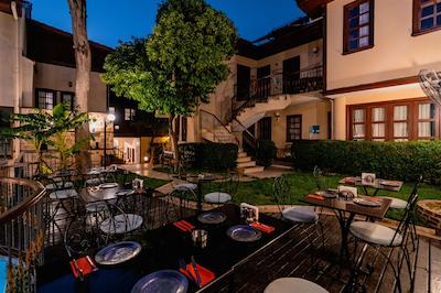 مدیترا آرت هتل