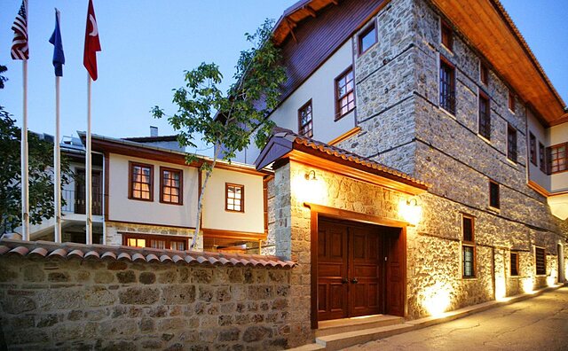 مدیترا آرت هتل