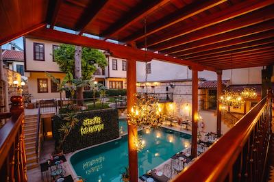 مدیترا آرت هتل