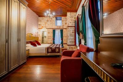 مدیترا آرت هتل