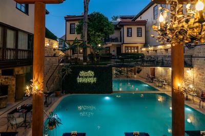 مدیترا آرت هتل