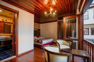 مدیترا آرت هتل