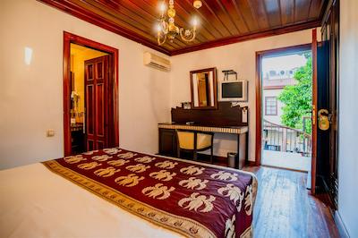 مدیترا آرت هتل