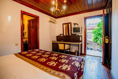 مدیترا آرت هتل