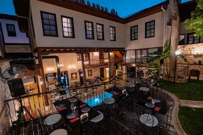 مدیترا آرت هتل