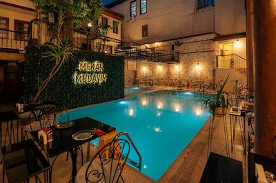 مدیترا آرت هتل